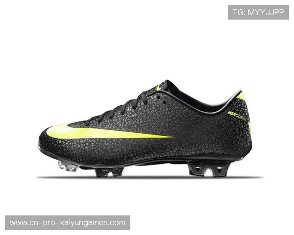 C罗卖掉旧球鞋拍卖，收益捐赠儿童医院