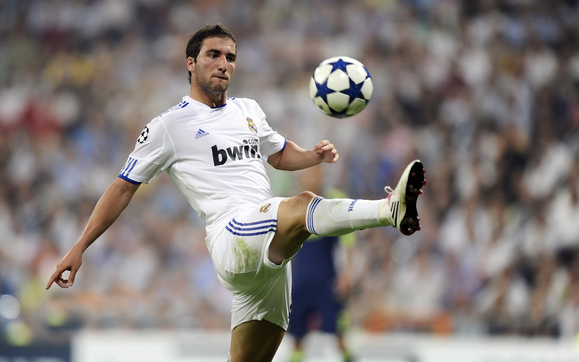 C罗在沙特联赛的第一个进球，继续刷新纪录，c罗进球特写